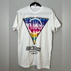 NWOT Next Level Apparel Chasing Dreams Y&R triangle Reckless graphic tee‎ medium